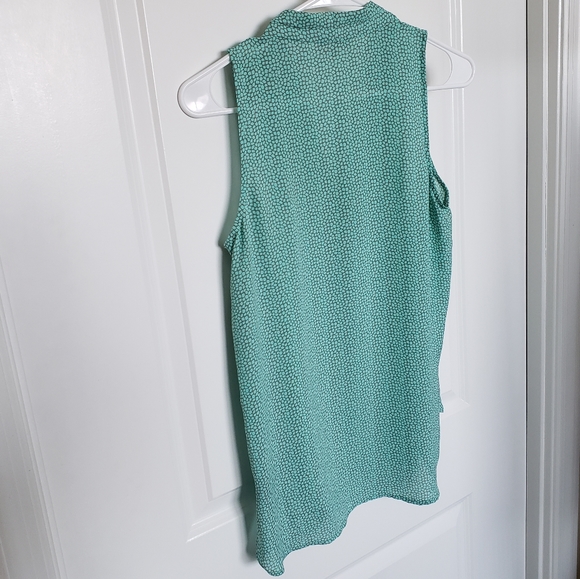 Vince Camuto Mint Printed V-Neck Sleeveless Top - Picture 7 of 10